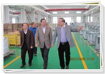 中國紡織工業(yè)協(xié)會(huì)秘書長楊紀(jì)朝和中國紡織報(bào)社徐國營主編考察同和公司